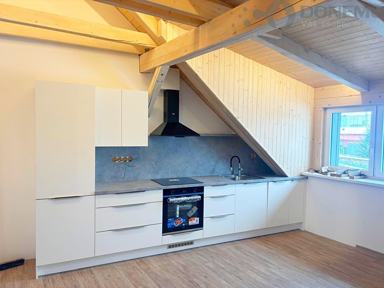 Pronájem bytu 2+kk 45 m² (Podkrovní) - foto 2