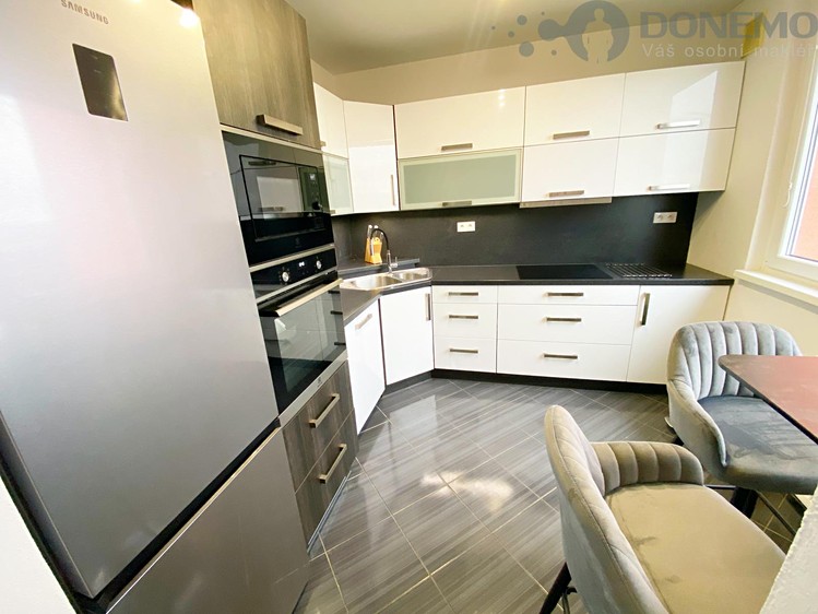 Pronájem bytu 4+1 76 m² - foto 3