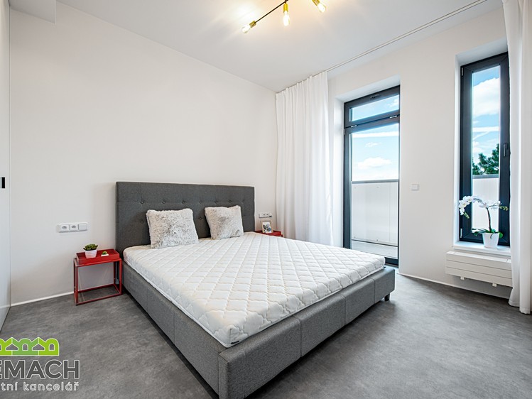 Pronájem bytu 2+kk 77 m² - foto 4