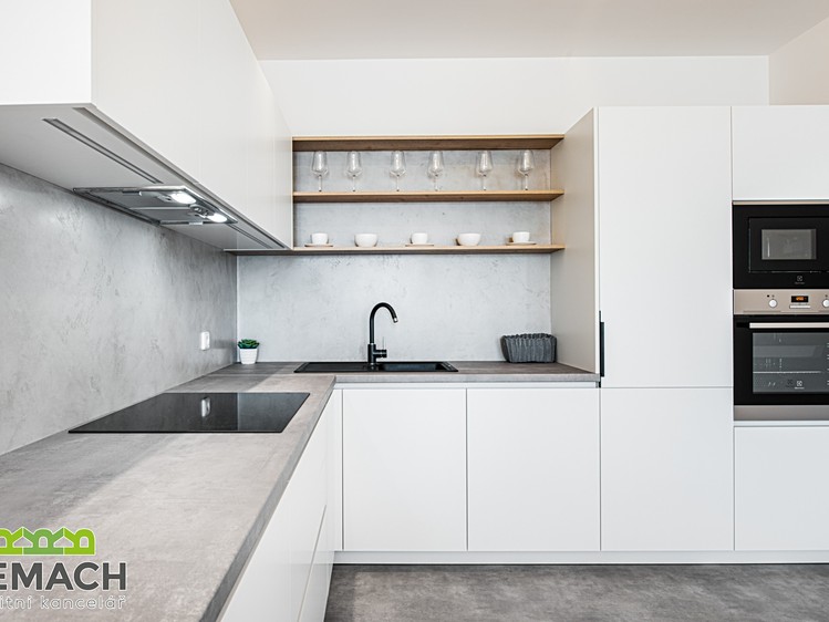 Pronájem bytu 2+kk 77 m² - foto 3
