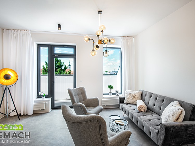 Pronájem bytu 2+kk 77 m² - foto 1