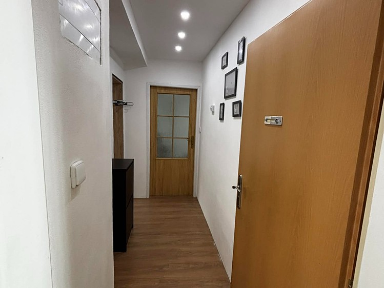 Pronájem bytu 3+kk 67 m² (Jednopodlažní) - foto 2