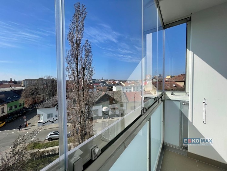 Pronájem bytu 3+1 68 m² - foto 3