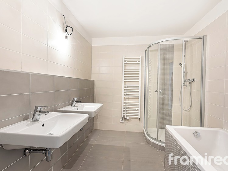 Pronájem bytu 4+kk 111 m² - foto 8
