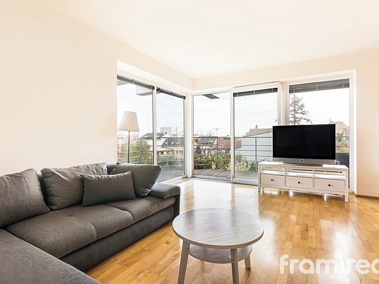 Pronájem bytu 2+kk 65 m² - foto 1
