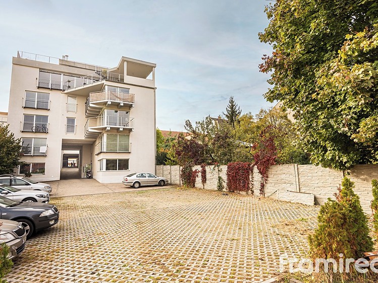 Pronájem bytu 2+kk 65 m² - foto 8