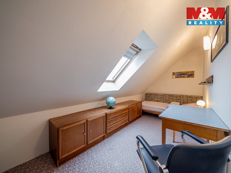 Prodej rodinného domu 142 m², pozemek 960 m² - foto 7