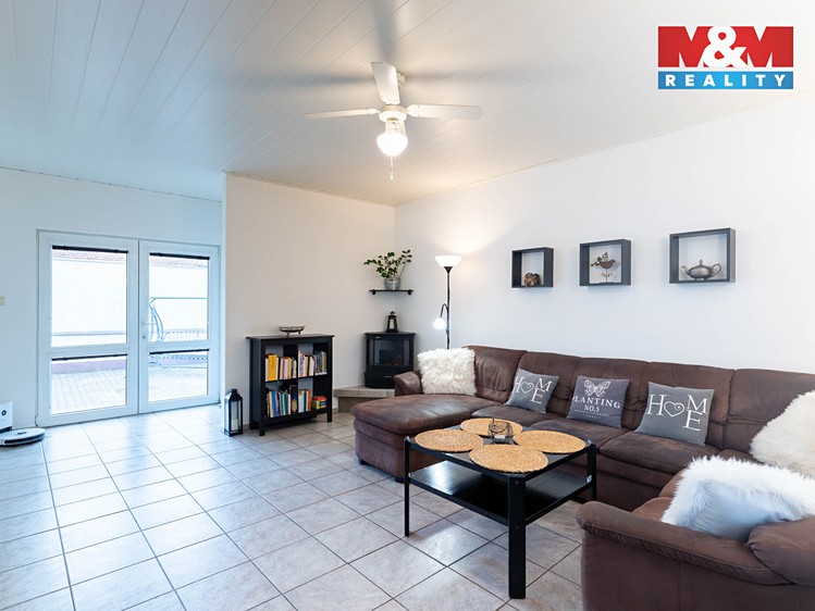 Prodej rodinného domu 173 m², pozemek 733 m² - foto 2