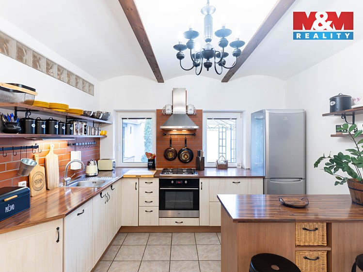 Prodej rodinného domu 173 m², pozemek 733 m² - foto 3