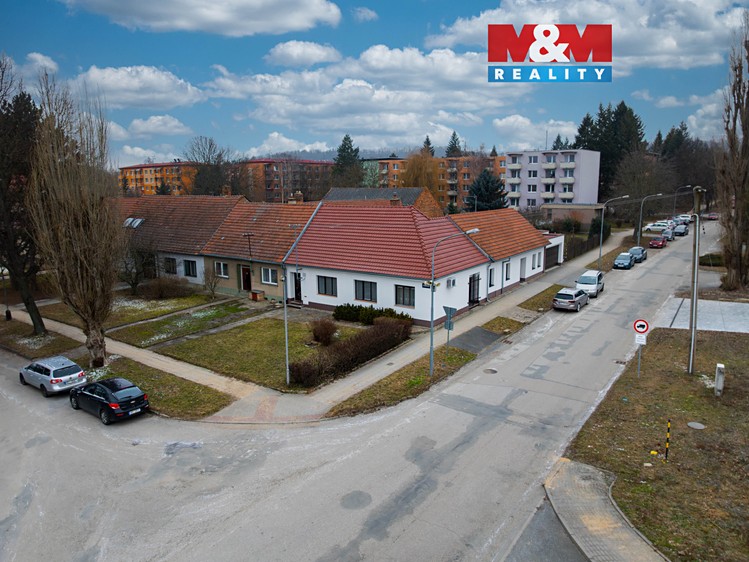 Prodej rodinného domu 173 m², pozemek 733 m² - foto 1