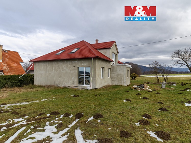 Prodej rodinného domu 232 m², pozemek 1 131 m² - foto 1