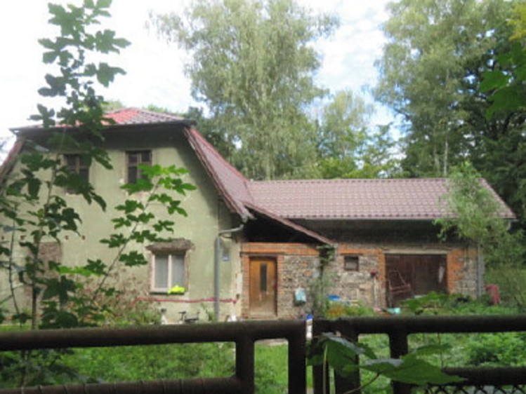 Dražba rodinného domu 200 m², pozemek 3 717 m² - foto 1