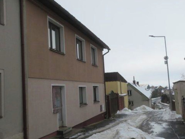 Dražba rodinného domu 244 m², pozemek 772 m² - foto 1