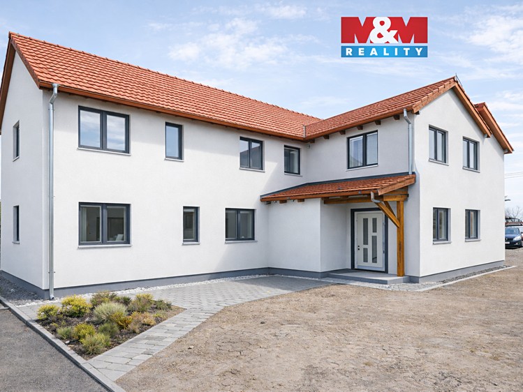 Prodej rodinného domu 257 m², pozemek 765 m² - foto 1