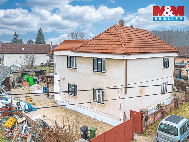 Prodej rodinného domu 257 m², pozemek 765 m² - foto 2