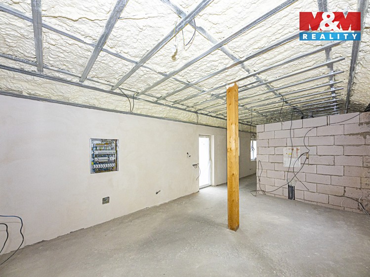 Prodej rodinného domu 257 m², pozemek 765 m² - foto 7