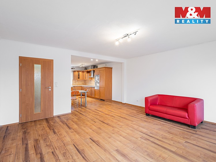 Prodej rodinného domu 210 m², pozemek 761 m² - foto 3