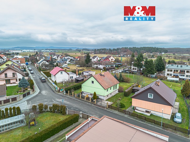 Prodej rodinného domu 210 m², pozemek 761 m² - foto 1