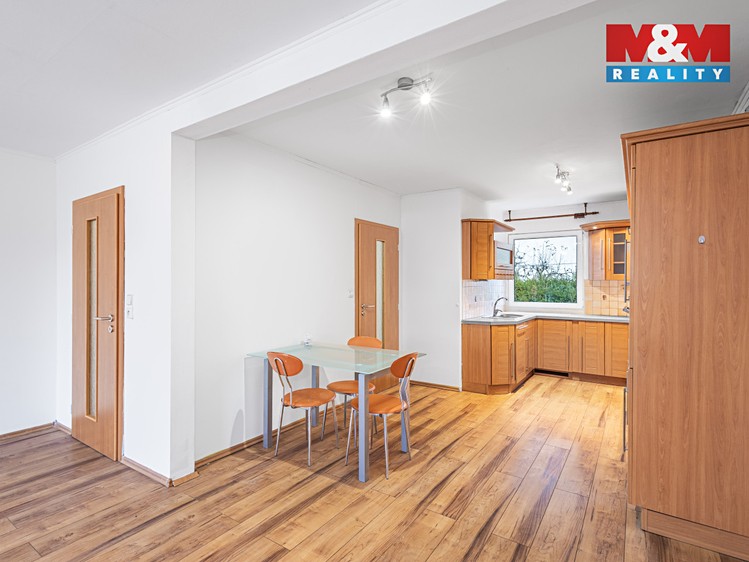 Prodej rodinného domu 210 m², pozemek 761 m² - foto 5