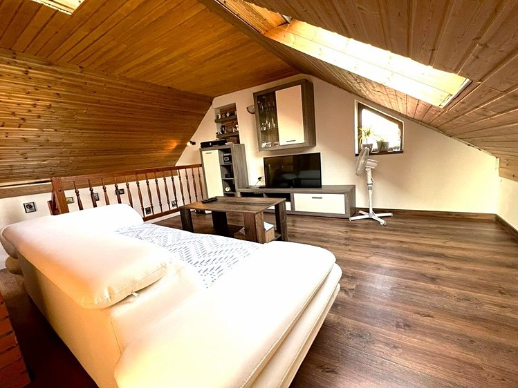 Prodej rodinného domu 125 m², pozemek 801 m² - foto 2