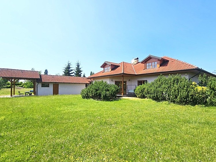 Prodej rodinného domu 252 m², pozemek 1 150 m² - foto 1
