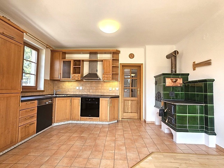 Prodej rodinného domu 252 m², pozemek 1 150 m² - foto 5