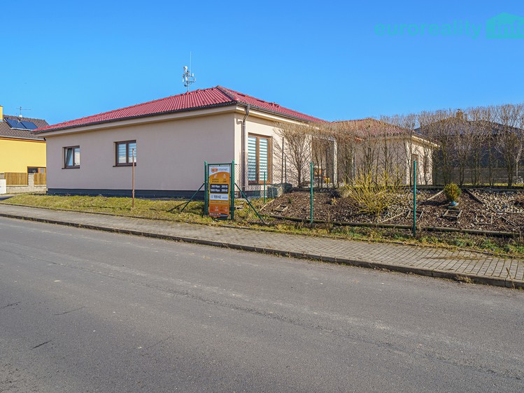 Prodej rodinného domu 158 m², pozemek 724 m² - foto 1