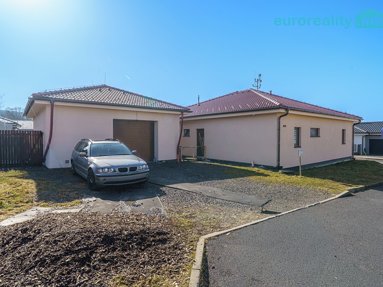 Prodej rodinného domu 158 m², pozemek 724 m² - foto 3