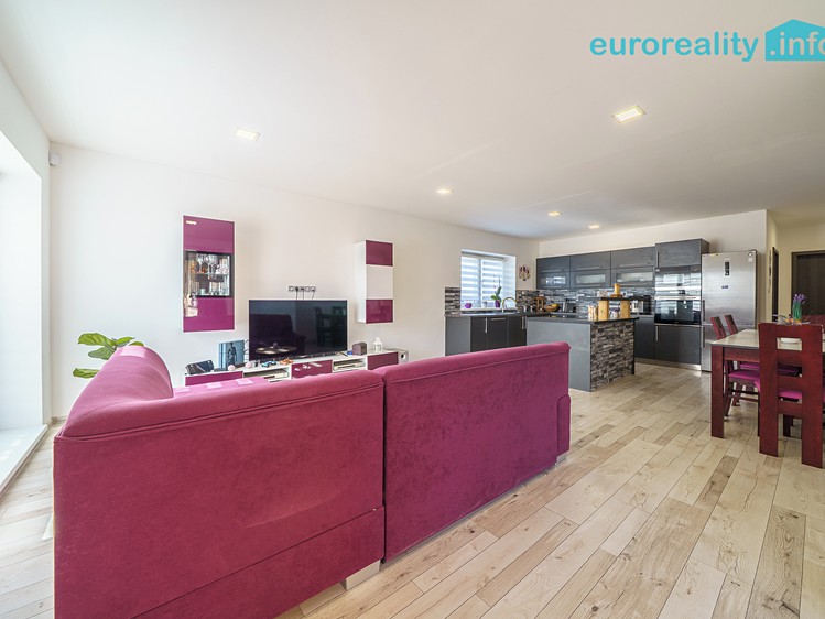 Prodej rodinného domu 158 m², pozemek 724 m² - foto 5