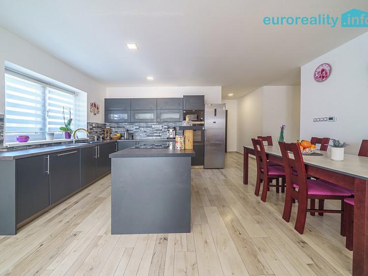 Prodej rodinného domu 158 m², pozemek 724 m² - foto 6