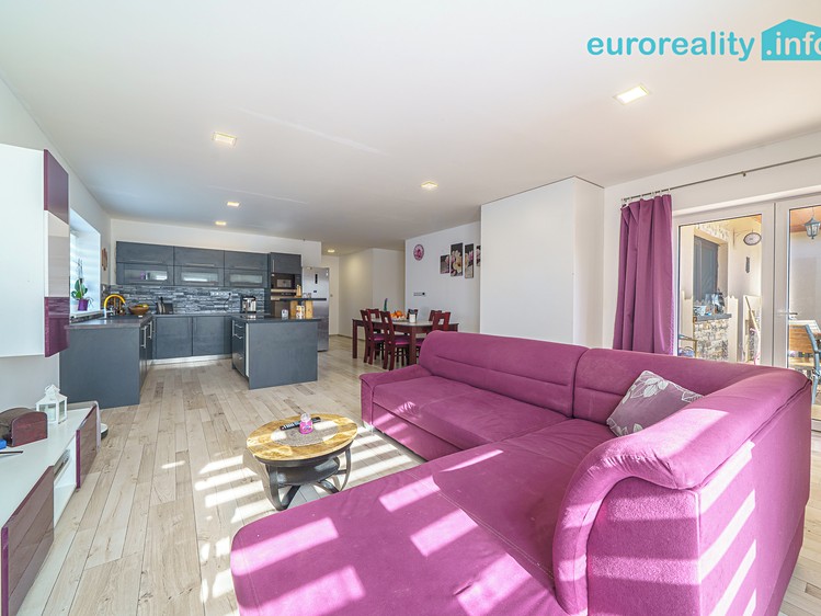 Prodej rodinného domu 158 m², pozemek 724 m² - foto 7