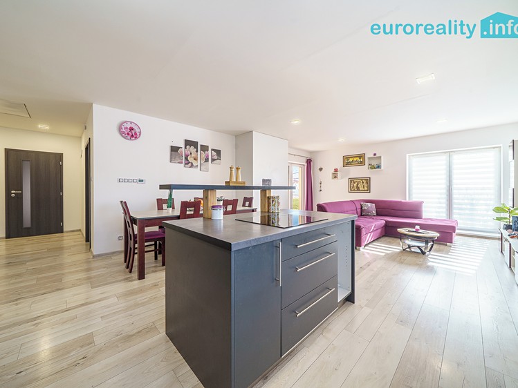 Prodej rodinného domu 158 m², pozemek 724 m² - foto 8