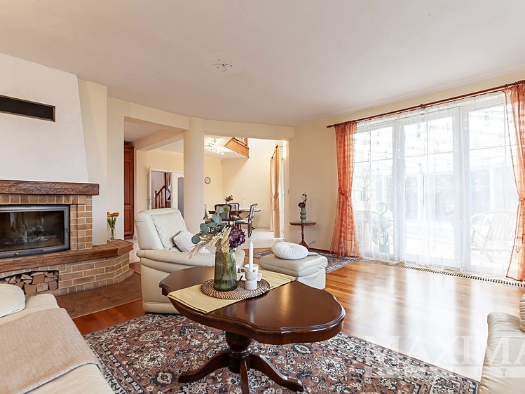 Prodej rodinného domu 348 m², pozemek 1 135 m² - foto 2