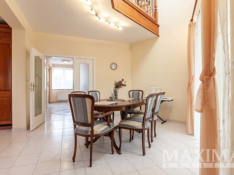 Prodej rodinného domu 348 m², pozemek 1 135 m² - foto 7