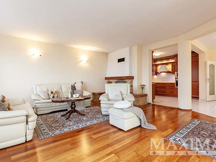 Prodej rodinného domu 348 m², pozemek 1 135 m² - foto 6