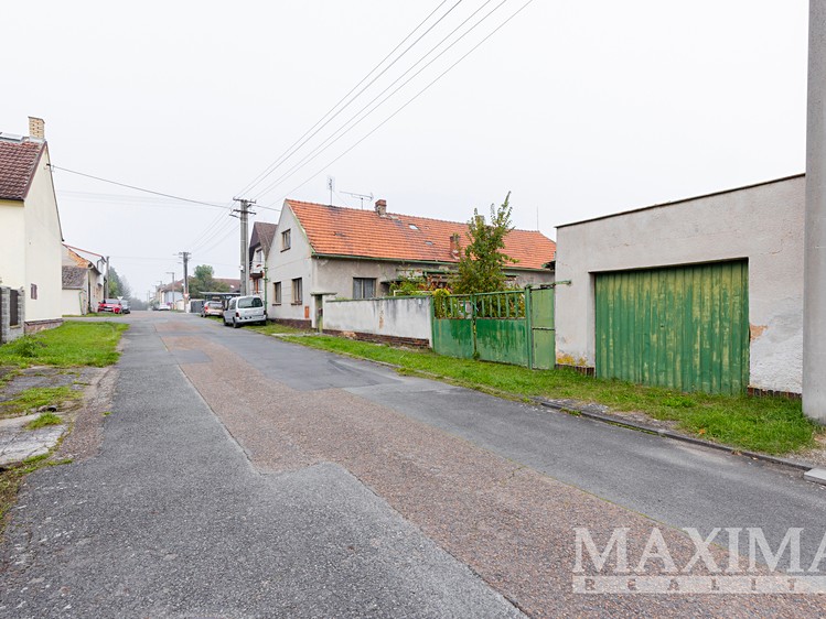 Prodej rodinného domu 185 m², pozemek 702 m² - foto 2