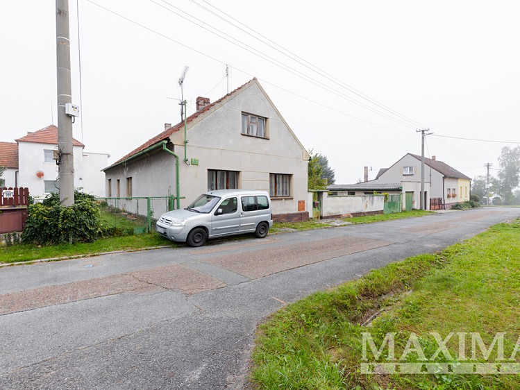 Prodej rodinného domu 185 m², pozemek 702 m² - foto 1