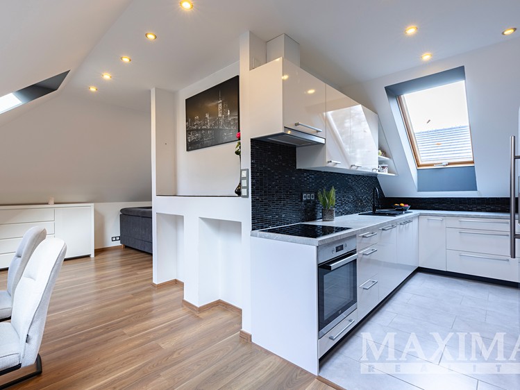 Prodej rodinného domu 240 m², pozemek 2 000 m² - foto 4