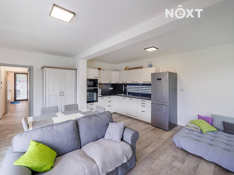 Prodej rodinného domu 113 m², pozemek 989 m² - foto 3