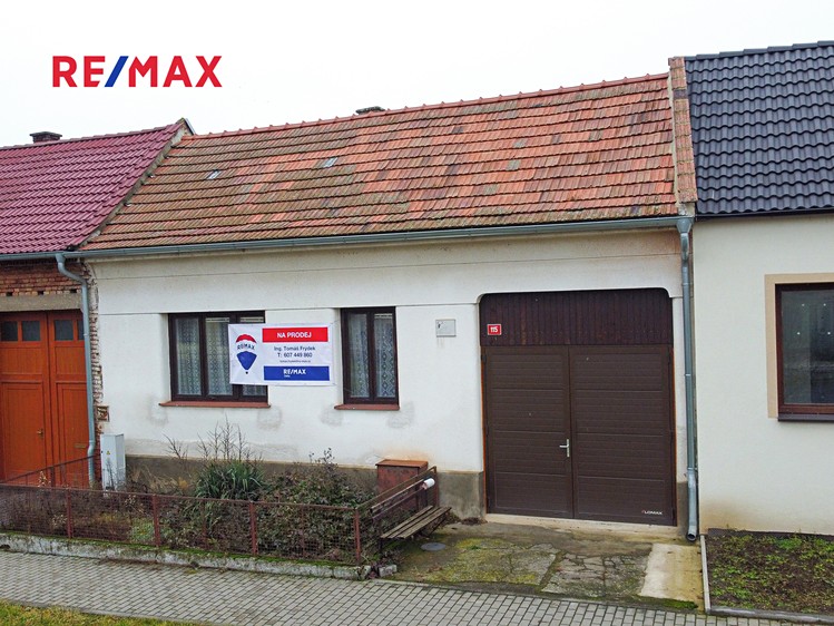 Prodej rodinného domu 215 m², pozemek 1 121 m² - foto 1