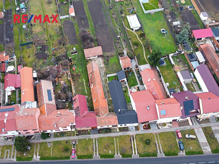 Prodej rodinného domu 215 m², pozemek 1 121 m² - foto 3