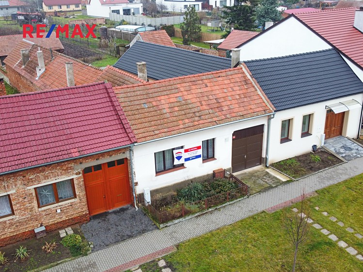 Prodej rodinného domu 215 m², pozemek 1 121 m² - foto 5