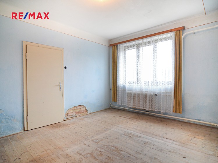 Prodej rodinného domu 215 m², pozemek 1 121 m² - foto 8