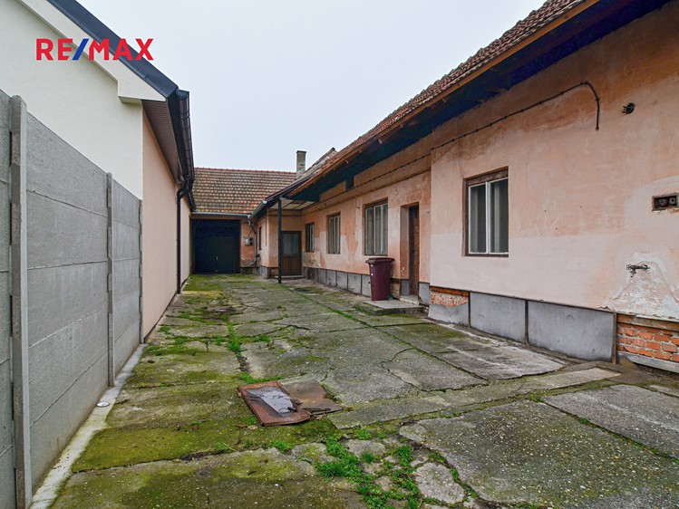 Prodej rodinného domu 215 m², pozemek 1 121 m² - foto 6