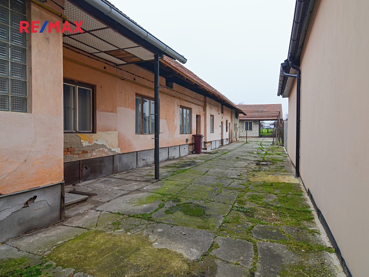 Prodej rodinného domu 215 m², pozemek 1 121 m² - foto 7