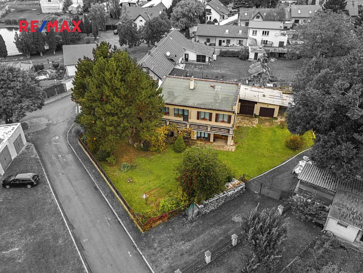 Prodej rodinného domu 307 m², pozemek 698 m² - foto 3