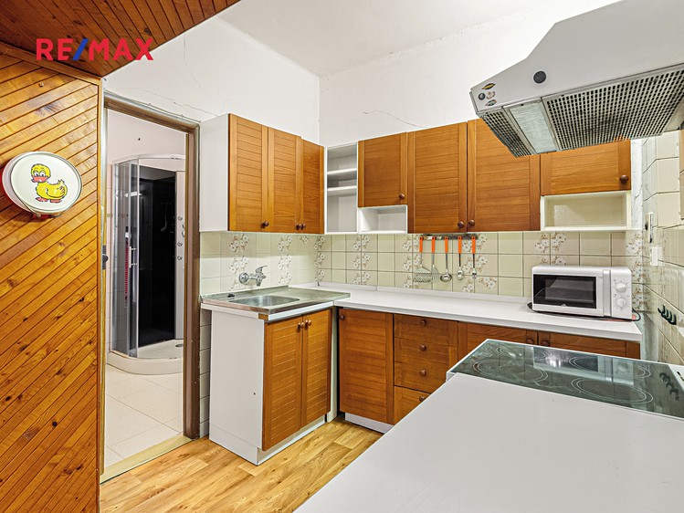 Prodej rodinného domu 307 m², pozemek 698 m² - foto 8