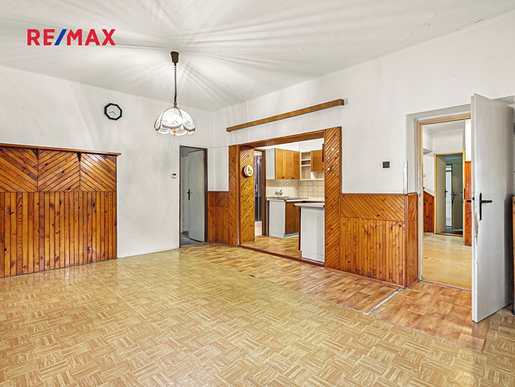 Prodej rodinného domu 307 m², pozemek 698 m² - foto 7