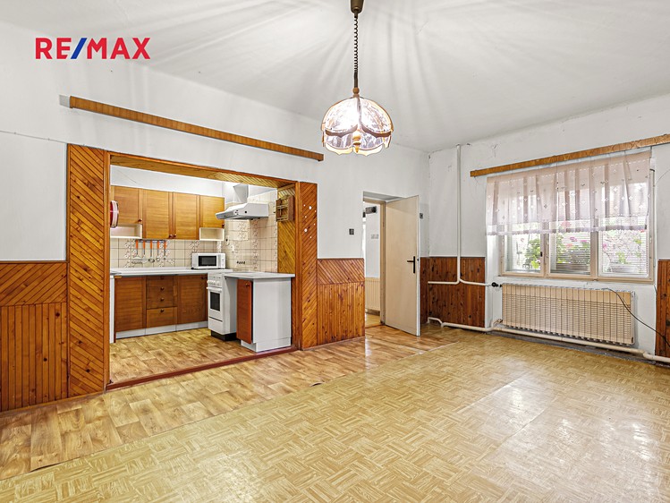 Prodej rodinného domu 307 m², pozemek 698 m² - foto 6