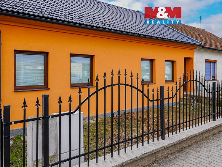 Prodej rodinného domu 96 m², pozemek 1 055 m² - foto 1